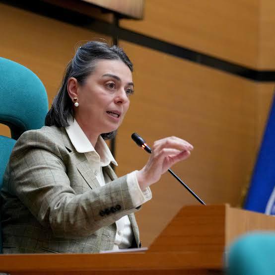 ÜSKÜDAR'DA 42 YIL SONRA BİR İLK!  1.3 MİLYAR TL'LİK BORÇLANMA İSTEĞİ BELEDİYE MECLİSİNİ KARIŞTIRDI!